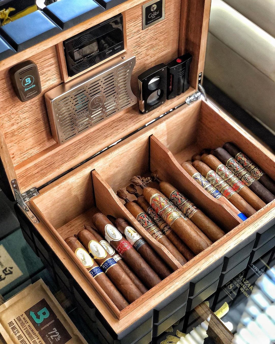 How to store cigars in humidor